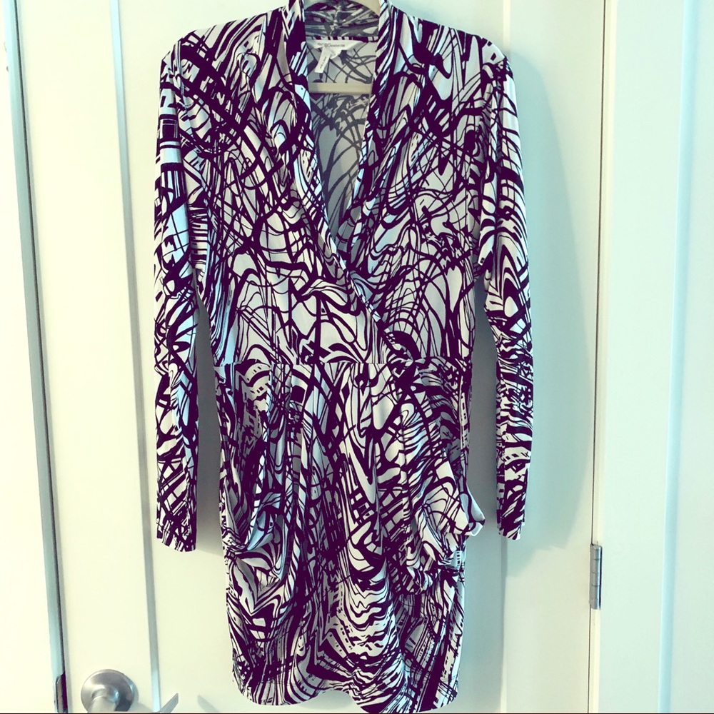 BCBGeneration Long Sleeve Abstract Printed Draped Bodycon Mini Dress EUC Size M